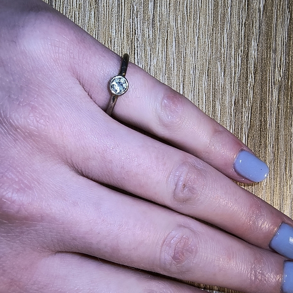 Round Bezel Solitaire Ring – Size 5.5 - Picture 3 of 4